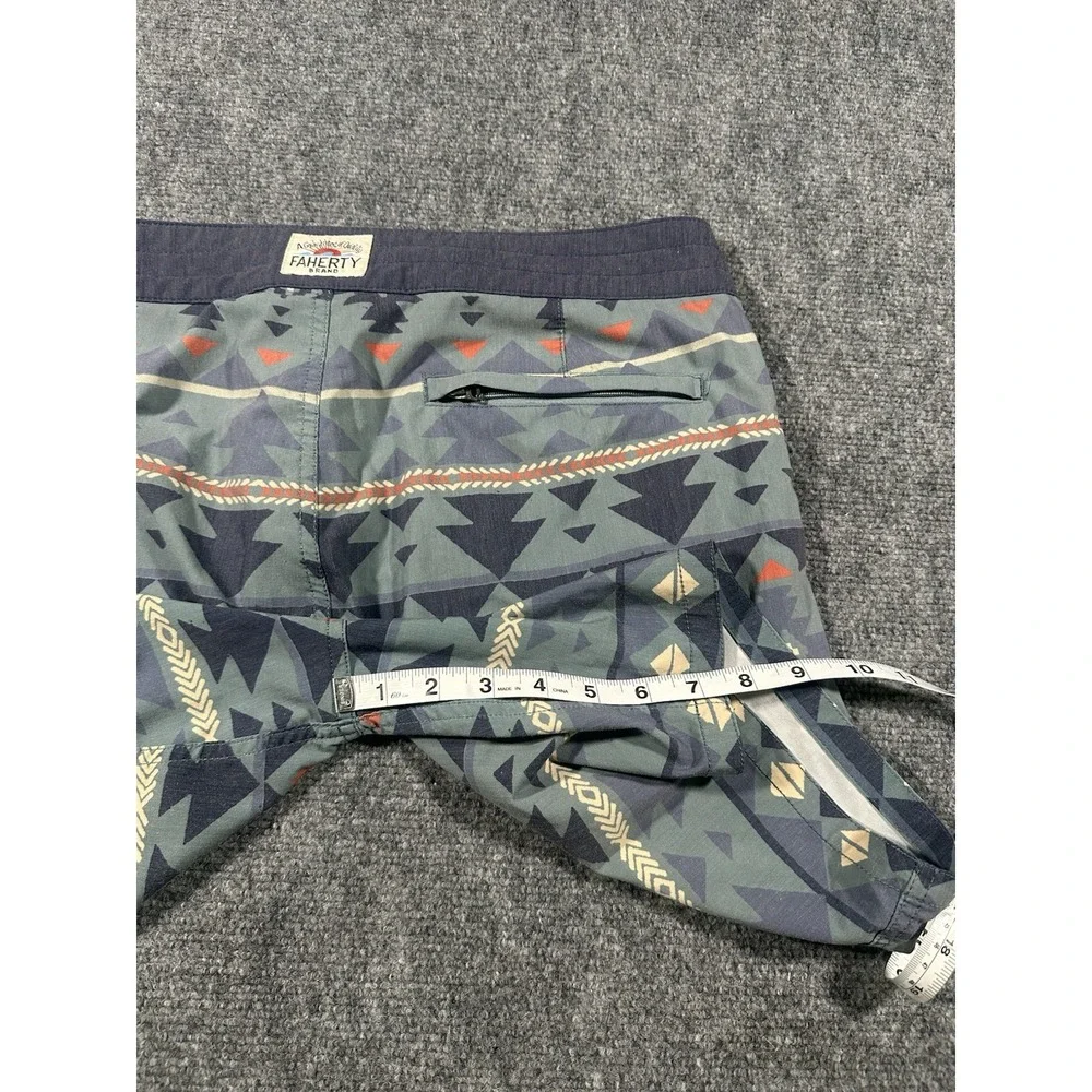 Faherty Shorts Mens 32 Doug Good Feather Board Shorts Pockets Relaxed Aztec